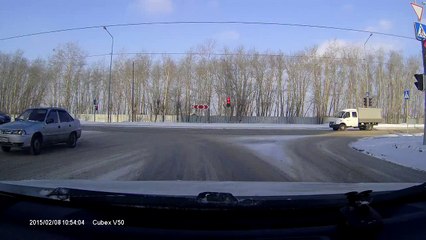 Разминулся со столбом - ДТП в Тюмени 08.02.2015