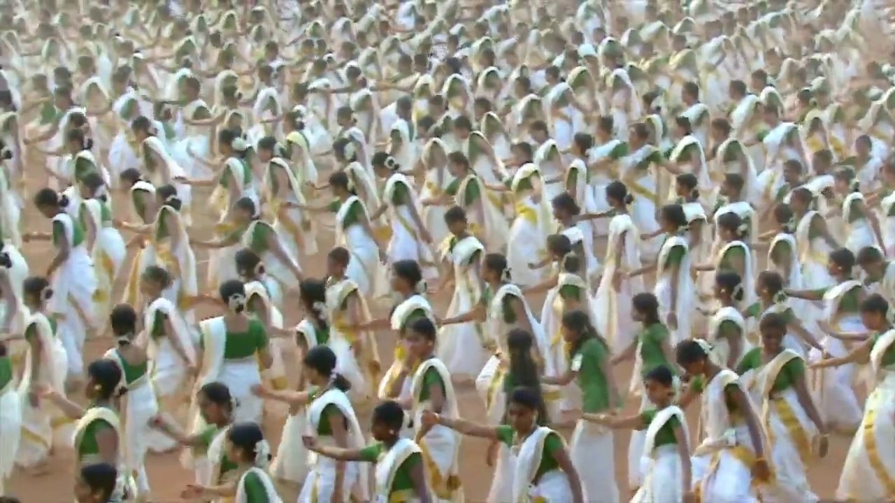 5000 femmes dansent en Inde (Record du monde)