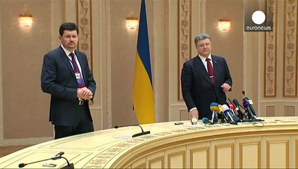 Ποροσένκο: Ξεκινά μέχρι την Τρίτη η απόσυρση στρατιωτικού εξοπλισμού