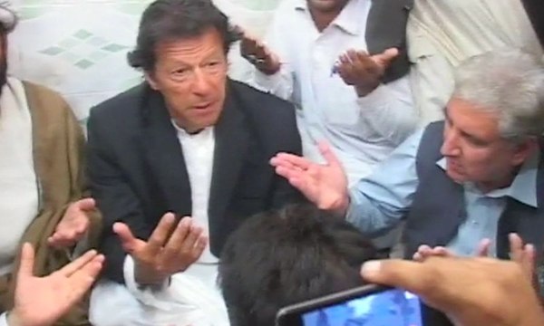Imran Khan visits Shikarpur to condole Shiite mosque attack victims