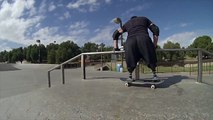 Ian Parkinson retourne dans les skatepark malgré sa double amputation