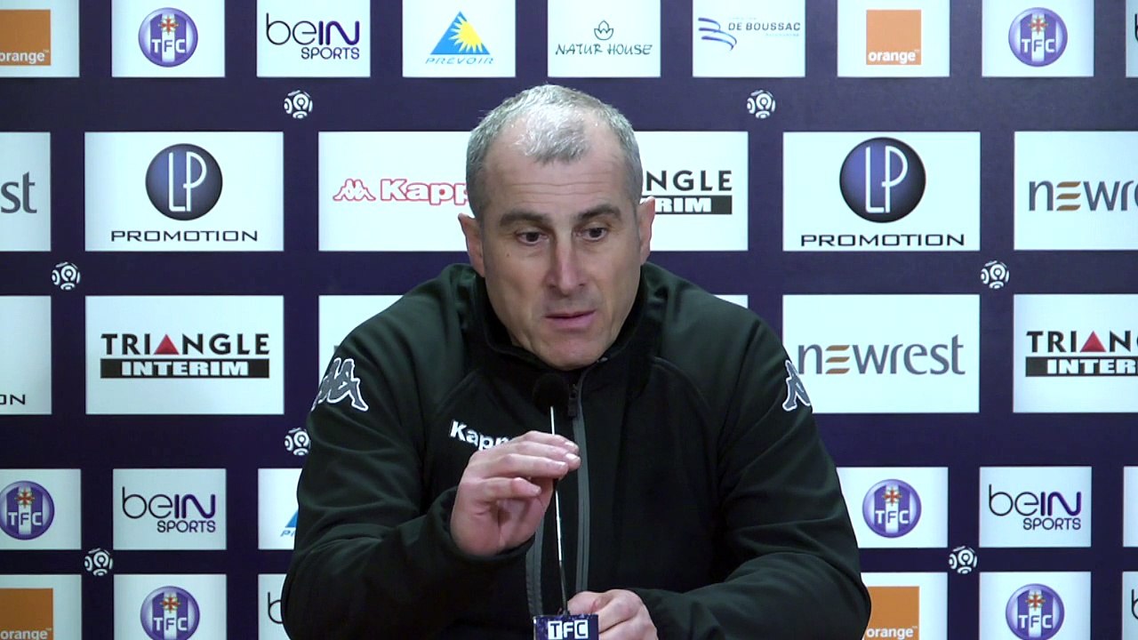 (Re)visionnez la conférence de presse d'Alain Casanova avant TFC/Rennes