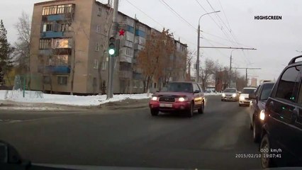 Сбил перебегающую дорогу девочку - ДТП в Оренбурге 10.02.2015