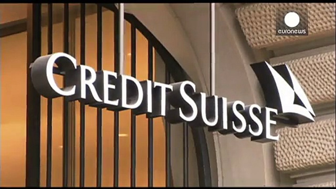 Credit Suisse: «μαχαίρι» σε μπόνους και μισθούς