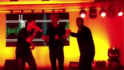 Dançando, CR7 vai até o chão em sua festa