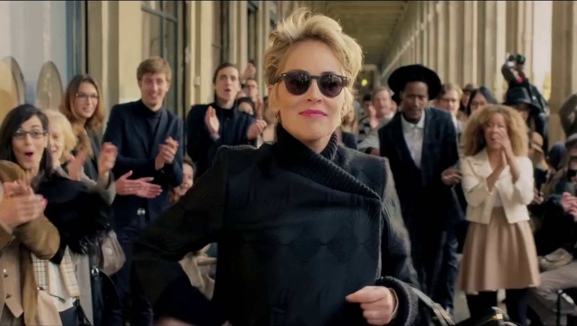 Sharon Stone en égérie Afflelou dans une pub imaginée par Luc Besson -  Vidéo Dailymotion