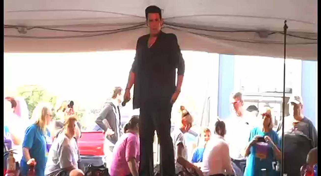 Franz Goovaerts sings Suspicious Minds at Elvis Week 2012 video