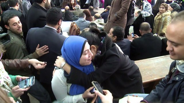 Egypt frees Jazeera journalists pending retrial