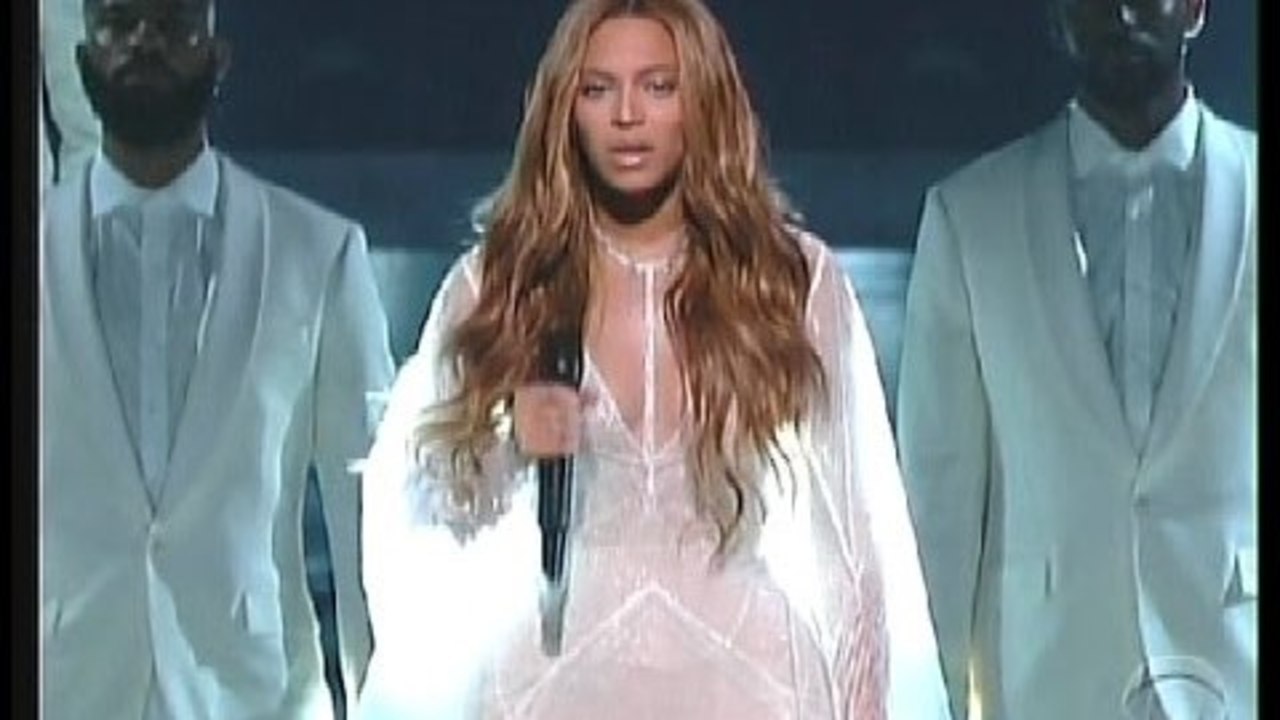 Grammy Awards 2015 Sam Smith Big Winner !  Kanye West & Taylor swift Hug ? Amazing Show !!!