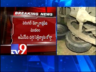 Van overturns in Warangal,25 injured