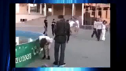 Havuz Başında Bikinili Kıza Yapılmak İstenen Şaka