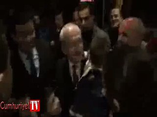 Скачать видео: Kılıçdaroğlu gençlerle tavla oynadı