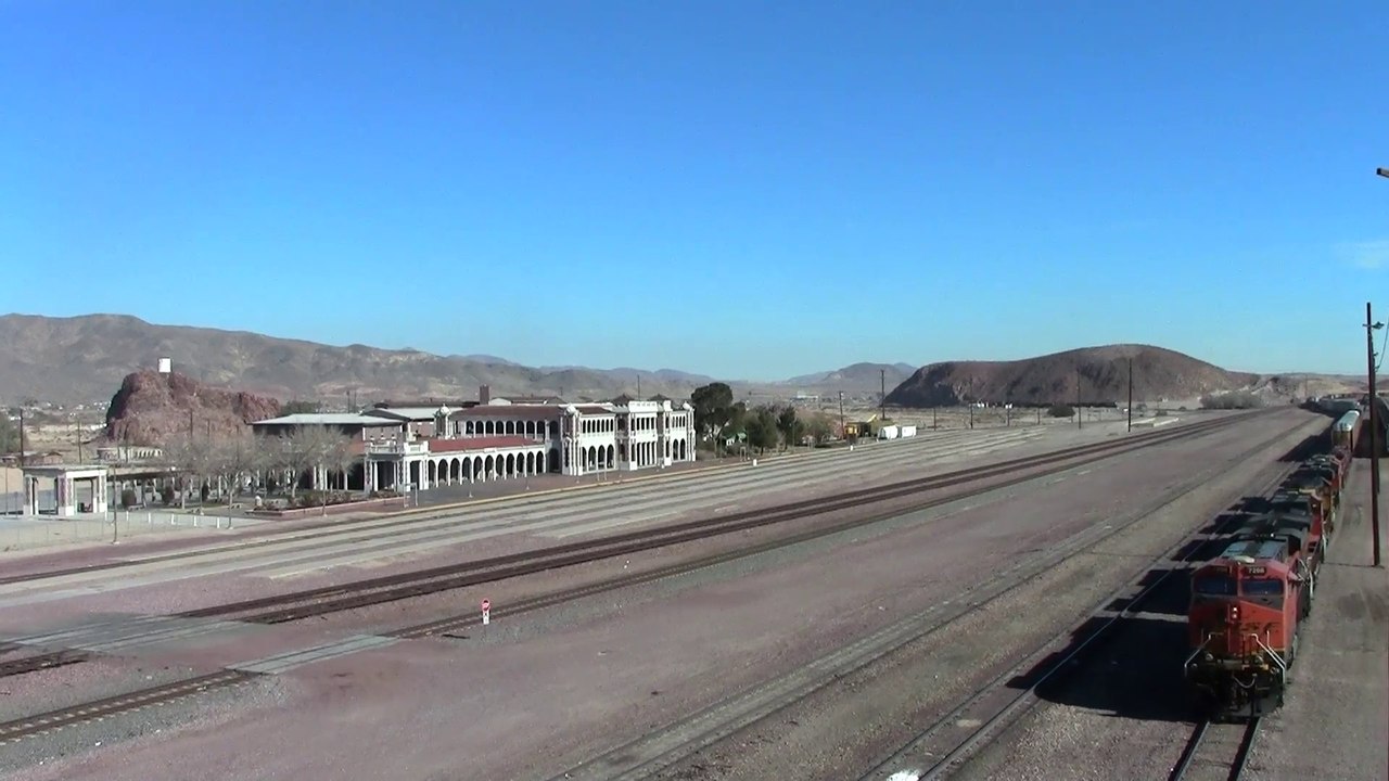 BNSF Manifest Arrives at Barstow, CA