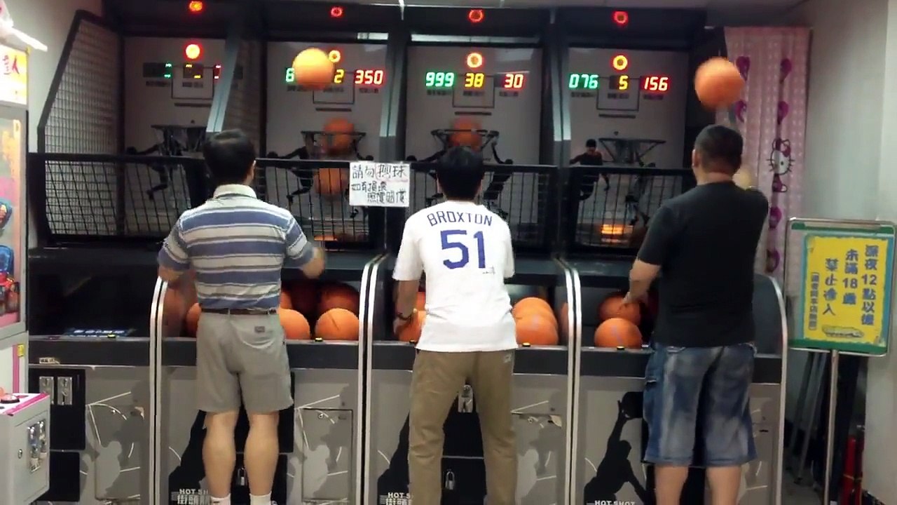 This arcade basketball player will shock you
