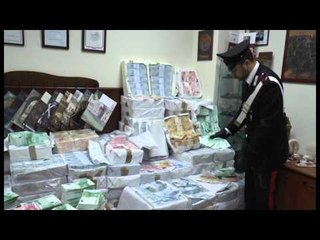 Descargar video: Villaricca (NA) - Scoperti 52 milioni di euro falsi in una cantina -2- (12.02.15)