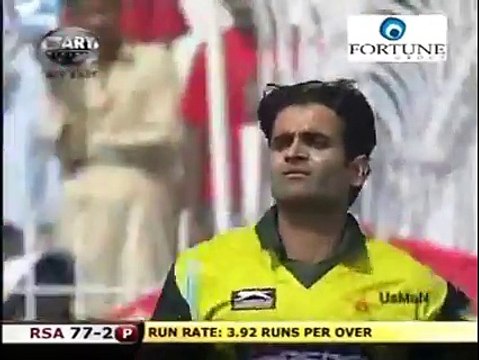 Lala takes a brilliant catch to send back AB De Villiers