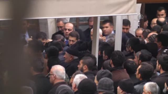 Davutoğlu, Cuma Namazını Ulu Cami'de Kıldı