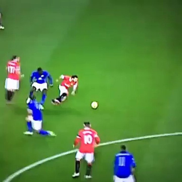 Seriously, Juan Mata is that good he runs on his knees