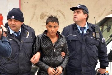 Polisi Görünce Attığı Çantadan 50 Bin Lira Çıktı