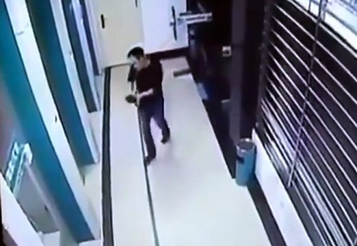 Warning! Withdrawals at ATMs! Pirates now cheeky barbaric!