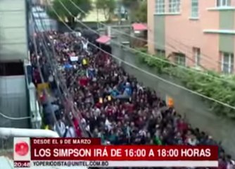 Centenares de personas protestan por cambio de horario de Los Simpson