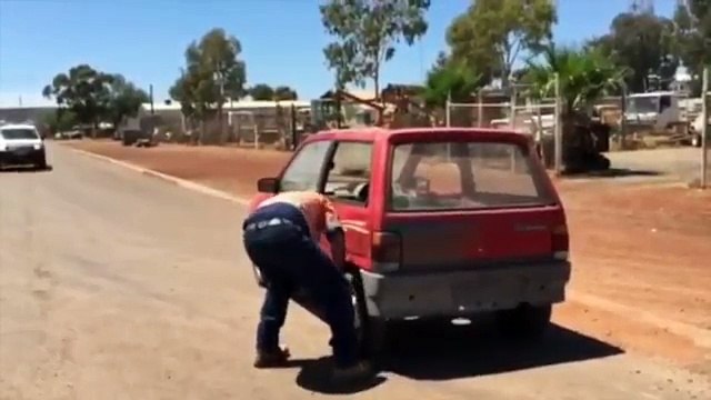 Pneu crevé ? Pas besoin de cric ...