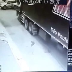 Comment embarquer une voiture avec un camion ?