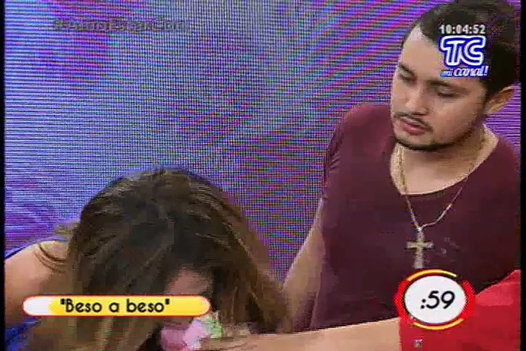 De Casa En Casa - Competencia de Besitos: Nelly Pazmiño y Juan Diego