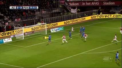 de Jong hat-trick seals PSV win