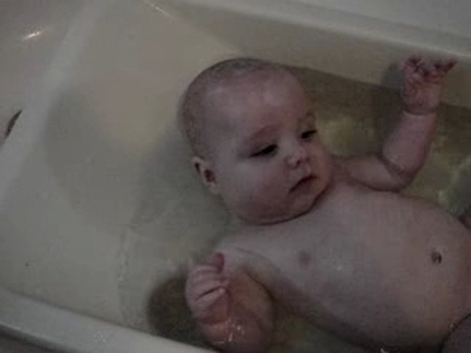 Vidéo Elouan dans son bain le 07.03.07