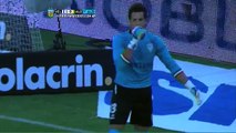 Sebastian Sosa de Vélez Sarsfield se persignó porque blooper no fue autogol (VIDEO)