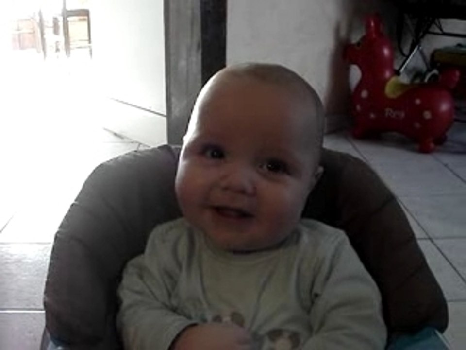 Elouan dans son trotte le 06.03.07