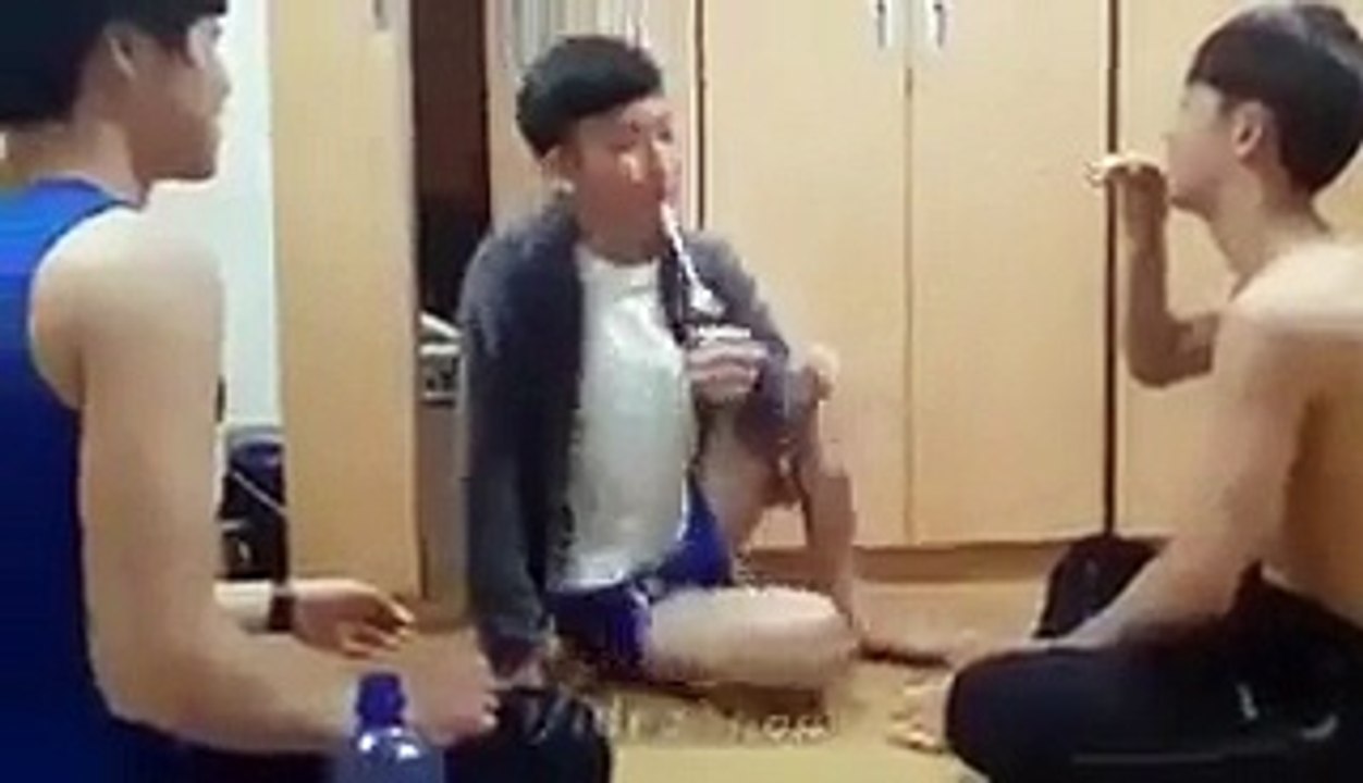 Two Friends Making Fool to another one. I Can't Stop Laughing must watch