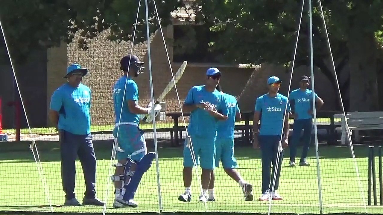 PM Modi asks Dhoni to bring back World Cup