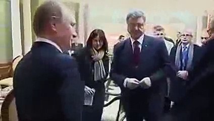 Миниатюра с отодвинутым стулом _Путин и стул, Putin and chair