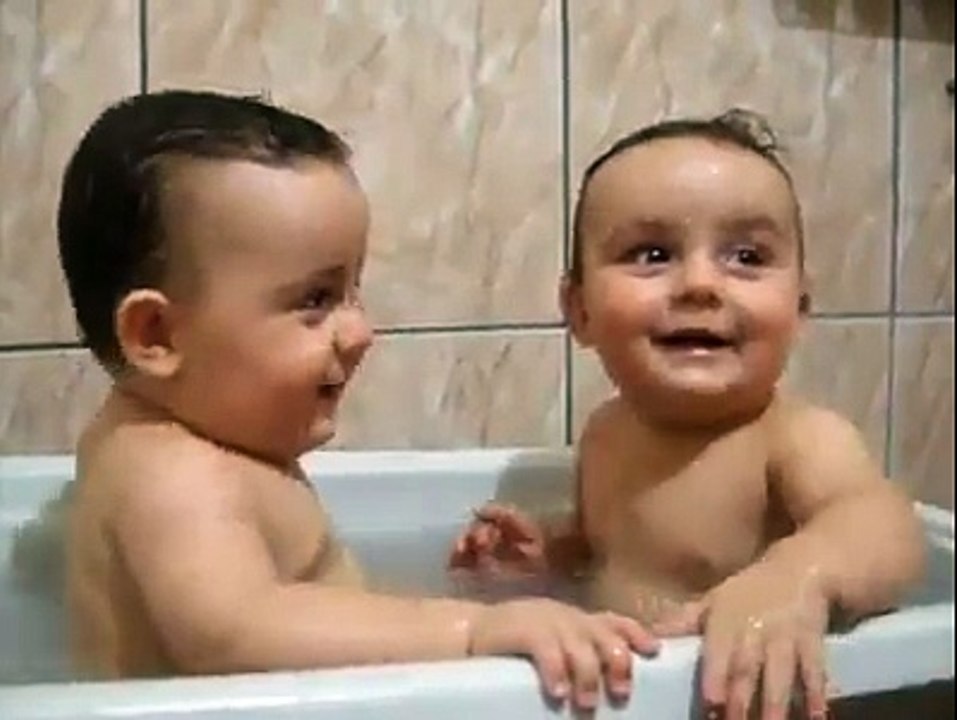 Babys in der Wanne einfach sooo süß