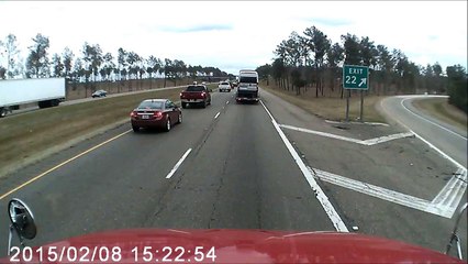 Девушка за рулем, чуть не устроила ДТП в США - NASCAR  girl