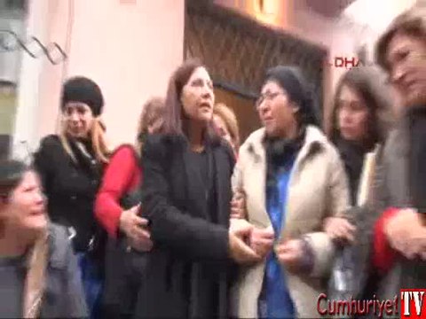 Özgecan'ı 5 bin kişi uğurladı: 'Kurban olayım ben sana...'