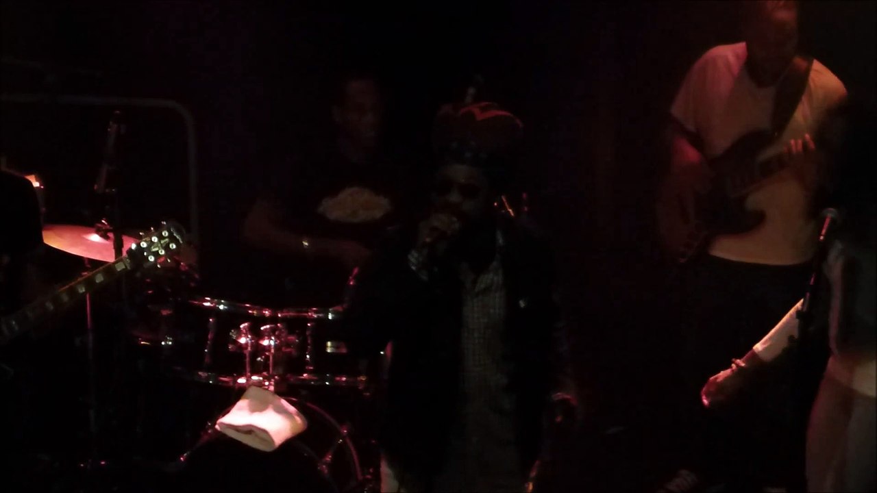michael rose (black uhuru) - bull in the pen (live)