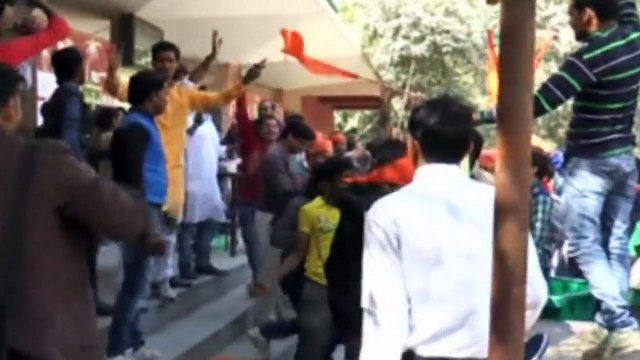 Right-wing Hindu group protests against Valentines Day