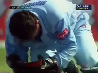 Must Watch Shahid Afridi hit Indian keeper with Bat