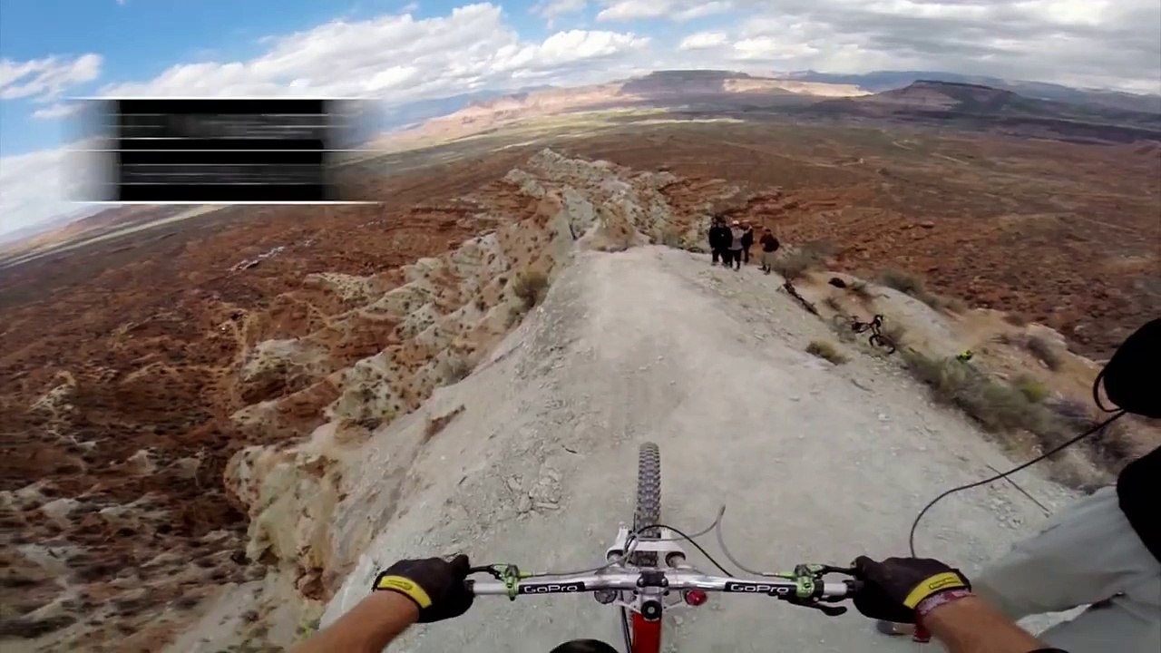 Kelly McGarry backflip en VTT au Red Bull Rampage 2013