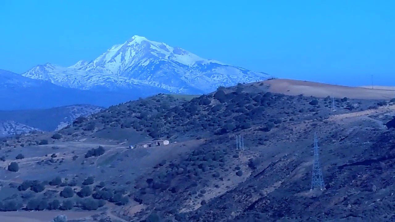 Splendeur naturelle en Algérie . Djurdjura,vue partielle. من روائع الطبيعة في الجزائر