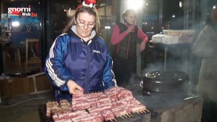 Σουβλάκι, φτώχεια και φιλότιμο στον Πεζόδρομο του Κιλκίς την Τσικνοπέμπτη