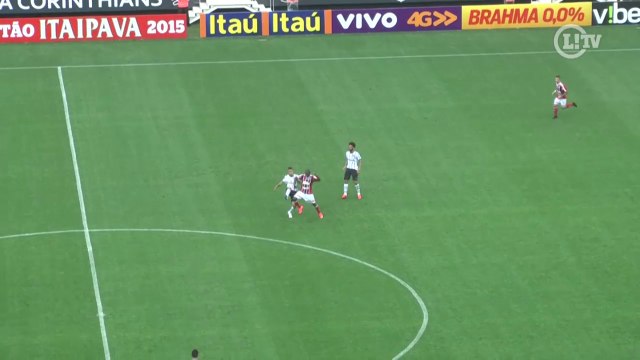 Relembre lindo chapéu de Petros pelo Corinthians