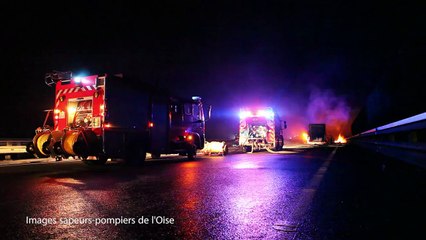 Spectaculaire incendie sur l'autoroute A1