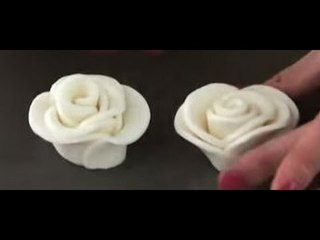 Cake design : Tutoriel rose en pâte à sucre
