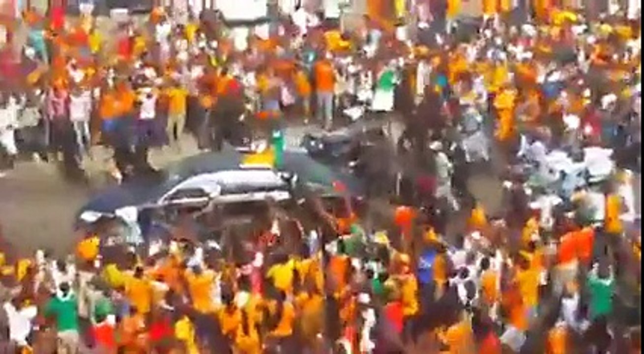 Accueil-triomphal-reservé-aux-elephants-passage au grand carrefour de koumassi
