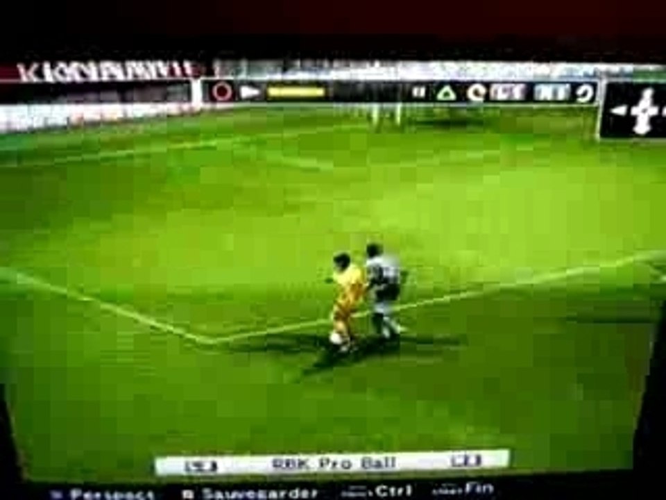 Dribble et frappe enchainé de Kaka