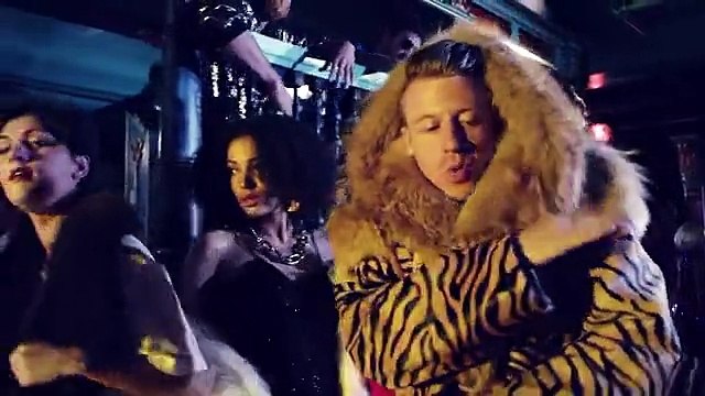MACKLEMORE & RYAN LEWIS - THRIFT SHOP FEAT. WANZ (OFFICIAL VIDEO)
